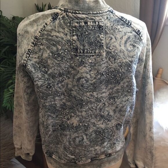 CottonOn Full Zip Long Sleeve Paisley Design Denim Jacket Size 10-NWOT - Picture 6 of 8